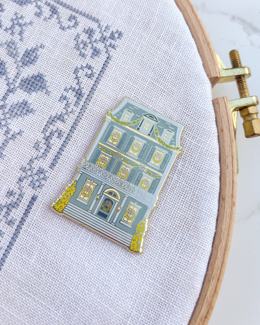 Blue Georgian Manor Needle Minder