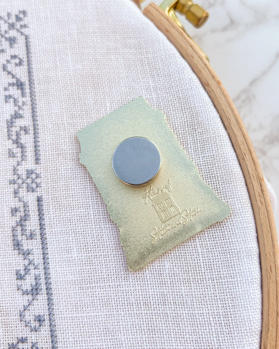 Blue Georgian Manor Needle Minder